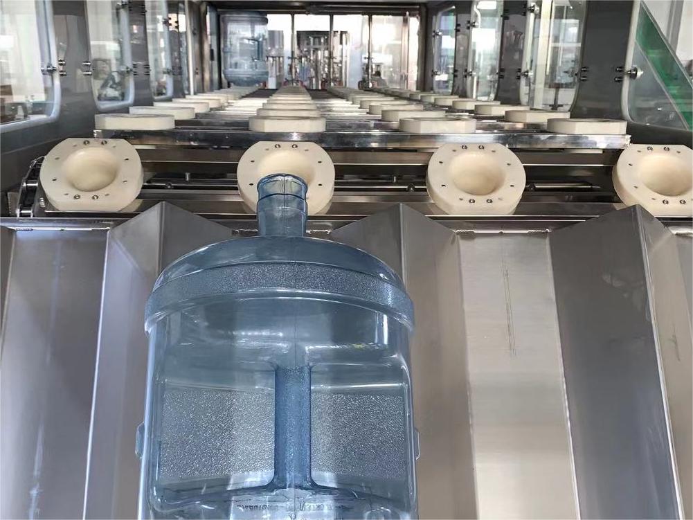ماكينة تعبئة زجاجات المياه سعة 5 جالون - غسالة