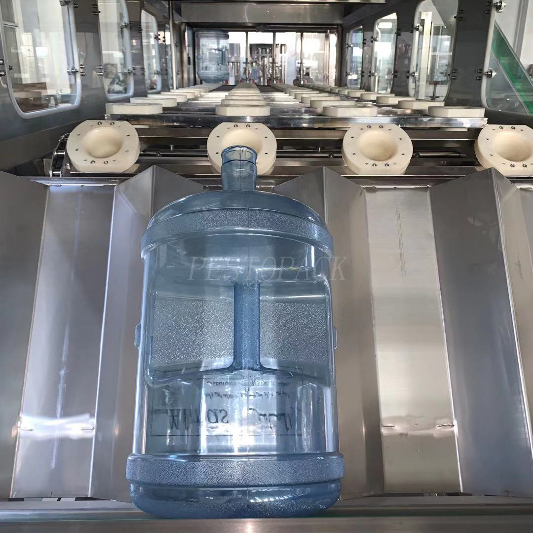 آلة تعبئة زجاجات المياه الأوتوماتيكية سعة 5 جالون 450BPH 