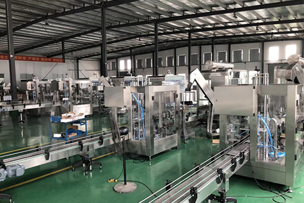 آلة تعبئة زيت التشحيم للبيع - دليل الأسعار والحلول (2026)